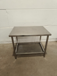 s/s table - 1000mm x 800mm x 830mm